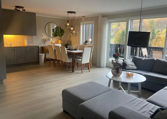 Hjemmekoselig Toppleilighet I Sentrum