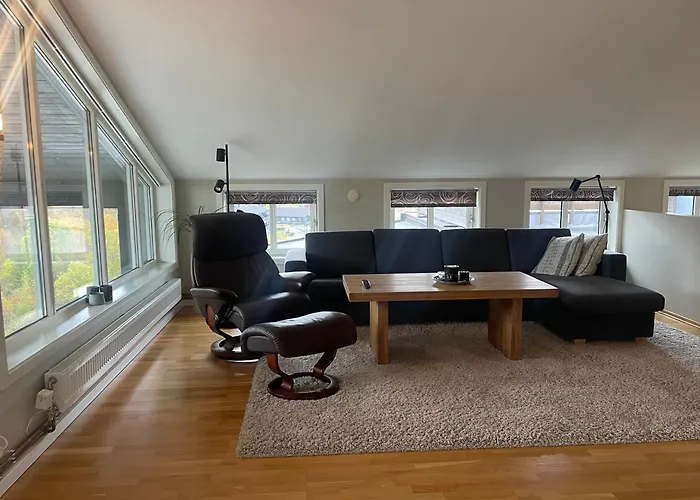 Hjemmekoselig Toppleilighet I Sentrum